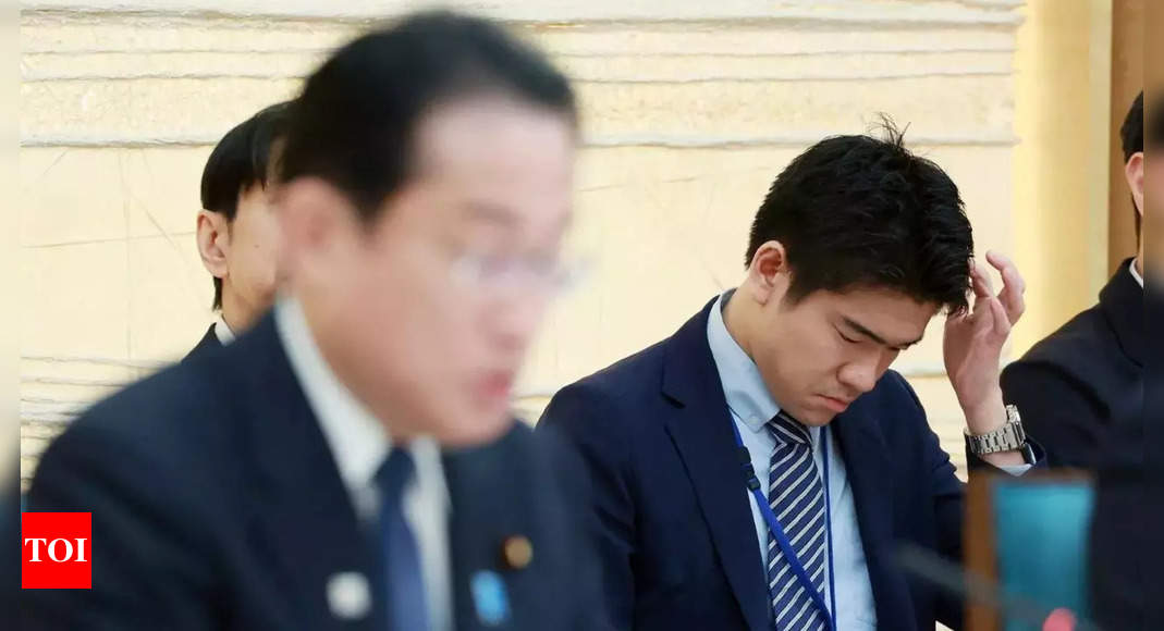 Le fils du Premier ministre japonais va démissionner après l’indignation du public à propos d’une fête privée à la résidence officielle