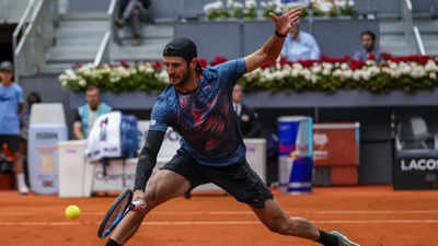 Italian qualifier Vavassori wins five-hour 10-minute French Open epic