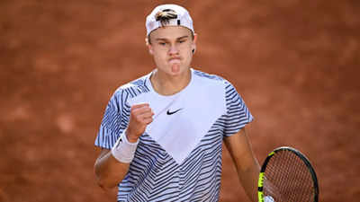 Rune passes Eubanks test to make French Open second round