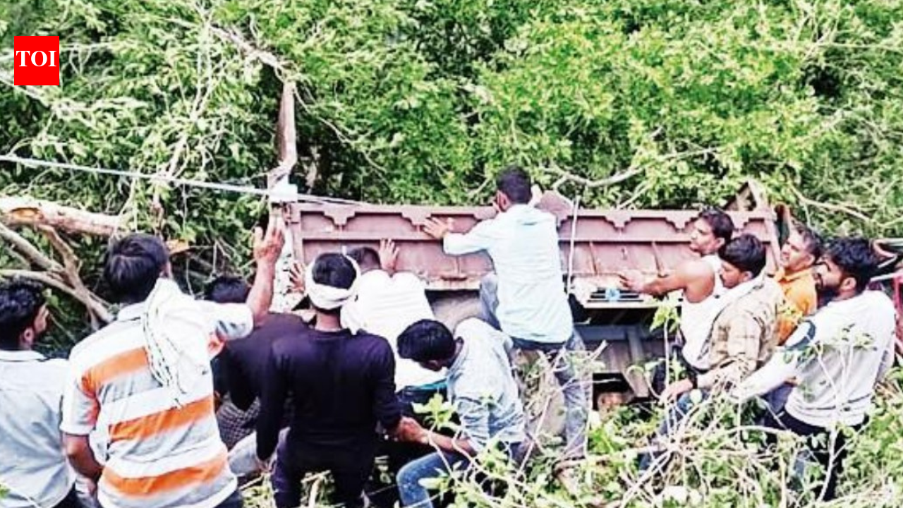 8 Rajasthan pilgrims killed, 27 injured as tractor trolley falls into ...