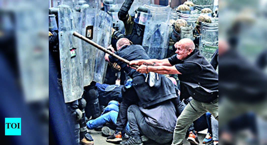 Kosovo: Kosovo town on the boil; 30 Nato troops injured in clash with Serbs