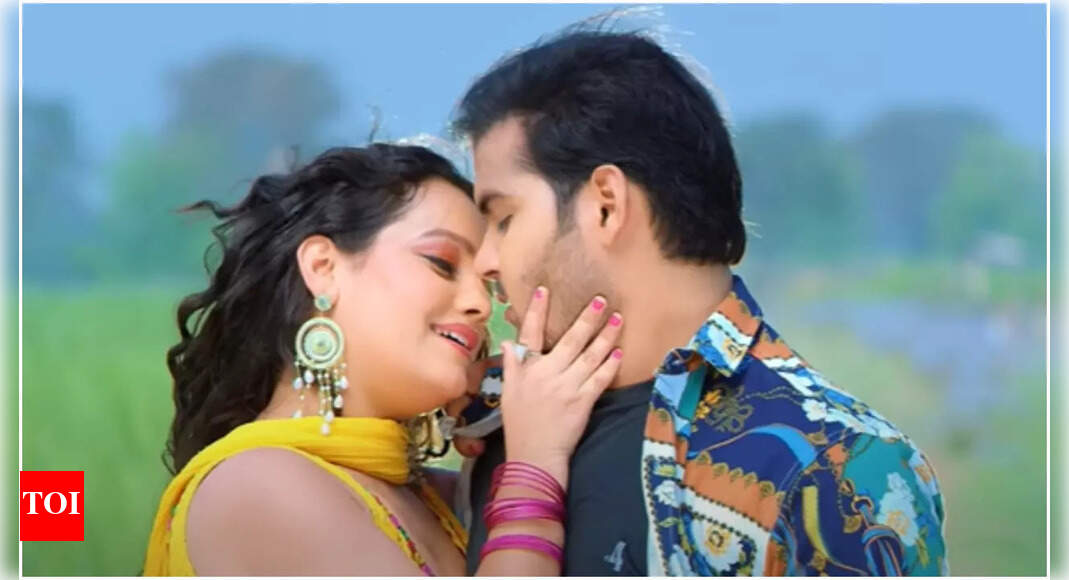 'Shadi Mubarak': Arvind Akela Kallu and Shrishti Pathak's new song ...