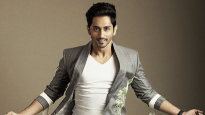 Siddharth gives a befitting reply when asked about his love life!