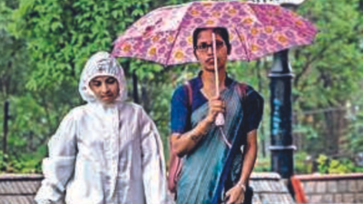 Sudden spell of heavy rain hits western corridor of city