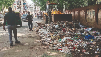 No thaw in talks, safai staff say won’t end stir, MCG turns to pvt cos to clear garbage