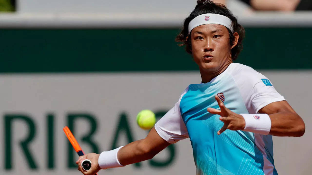 Chinese trailblazer Zhang Zhizhen makes French Open last 32 Tennis News
