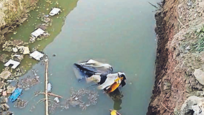 3 of family die as auto falls into exposed nullah
