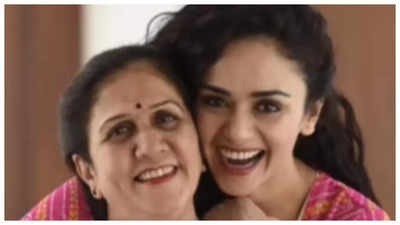 Amruta Khanvilkar wishes her mother on her birthday with a heartfelt post; says 'You are my whole world'