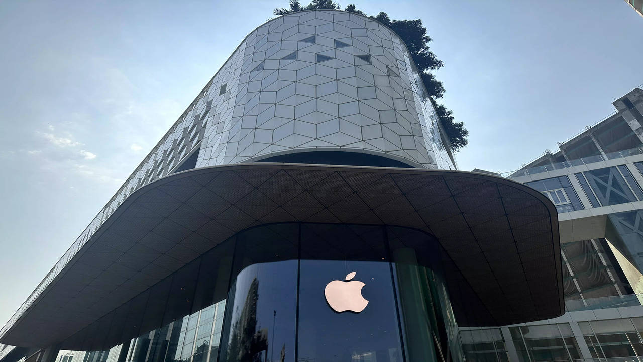 Apple Store Near Me  DLF Promenade - DLF promenade - Medium