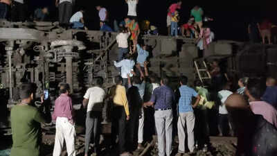 Several feared injured as Shalimar-Chennai Coromandel Express train derails at Odisha's Balasore, around 200 passengers trapped