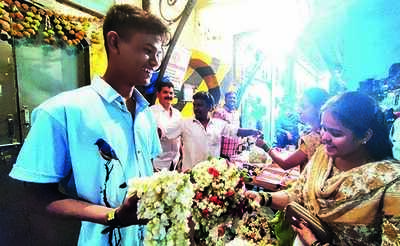 Boy who lives under pipeline, helps mom sell garlands cracks SSC; aims to become a cop