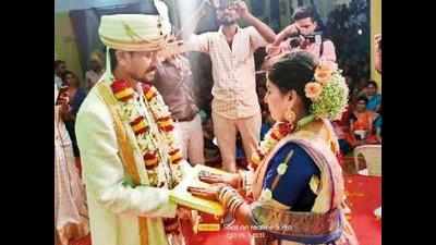 Avoiding rituals & expenses, city scribe couple takes marriage vows on Constitution of India