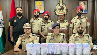 Two arrested with over 9 kgs heroin from near international border in Punjab