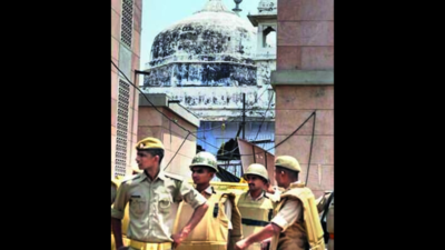Vedic Sangh chief announces withdrawal from Gyanvapi cases