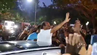 Rajinikanth gets mobbed by thousands of fans as he shoots for 'Lal Salaam' in Pondicherry - Video