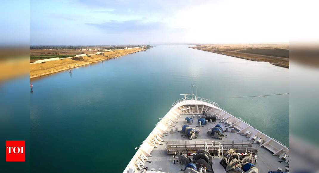 Oil tanker breaks down in Egypt’s Suez Canal, disrupting traffic in the global waterway – Times of India