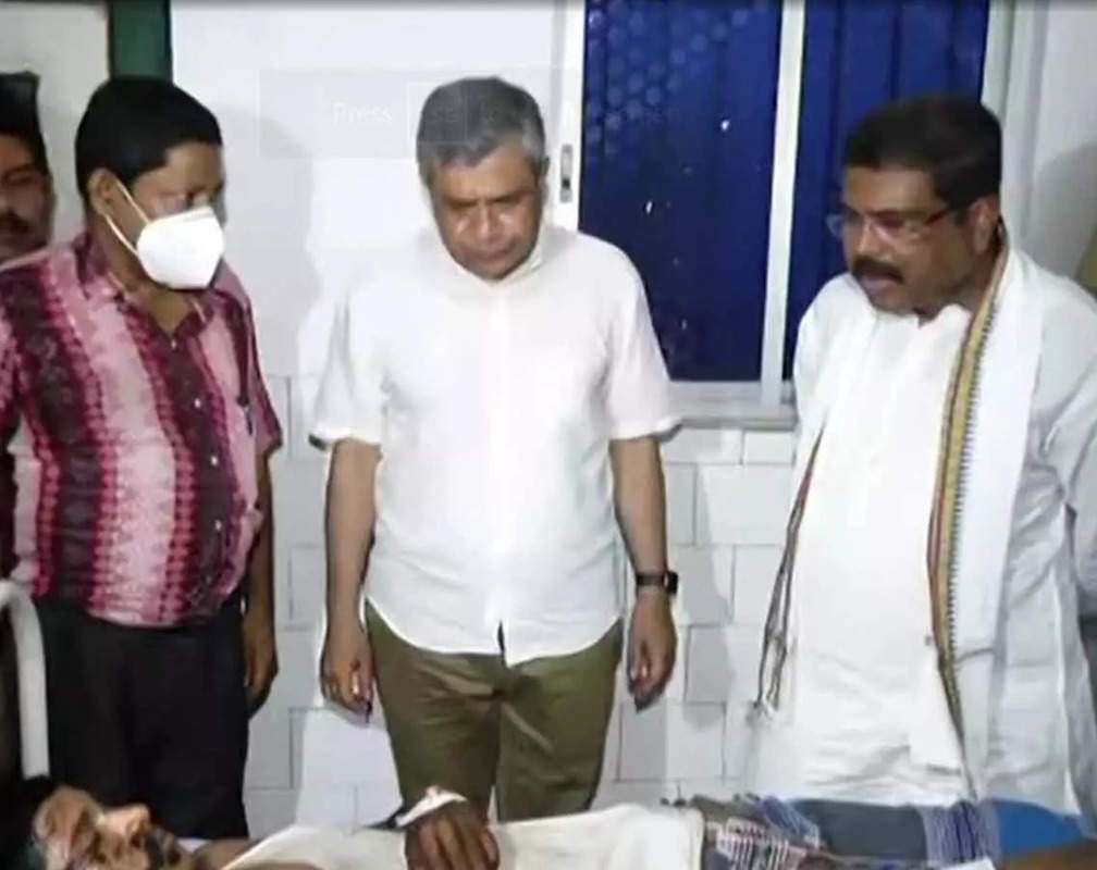 
Odisha: Ashwini Vaishnaw, Dharmendra Pradhan visit Soro Government Hospital in Balasore, meet injured
