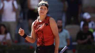 Muchova storms into maiden French Open quarter-finals