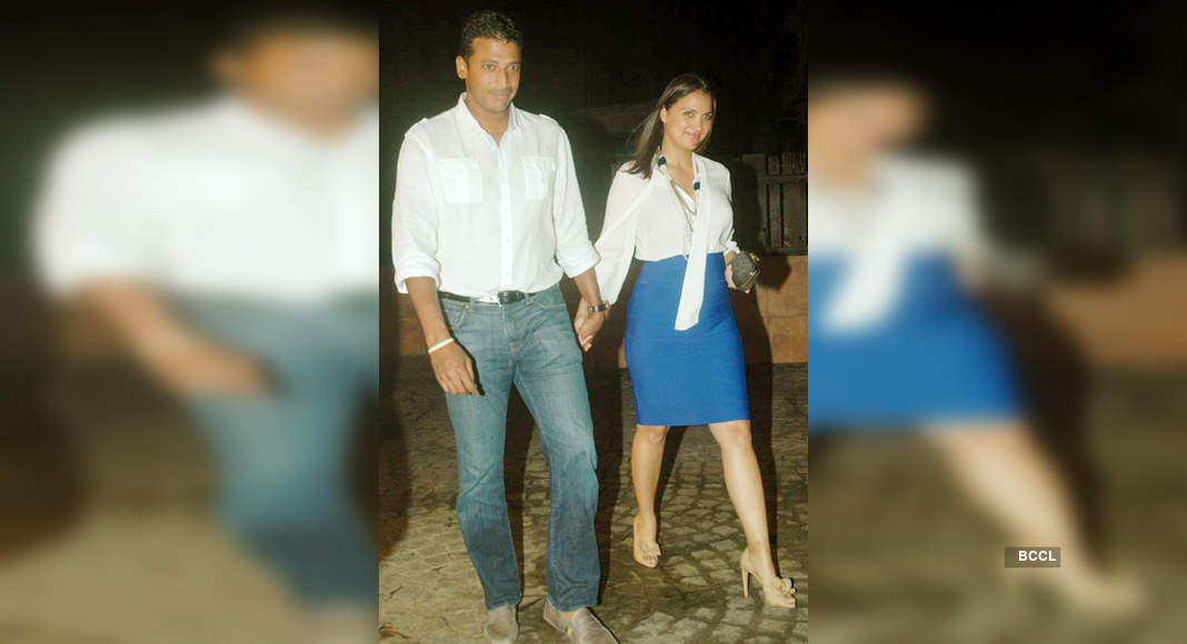 Pregnant Lara Dutta With Husband Mahesh Bhupathi At Akshay Kumar's Bash ...