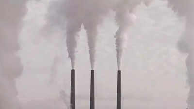 Intermittent rain lowers air pollution level in the city