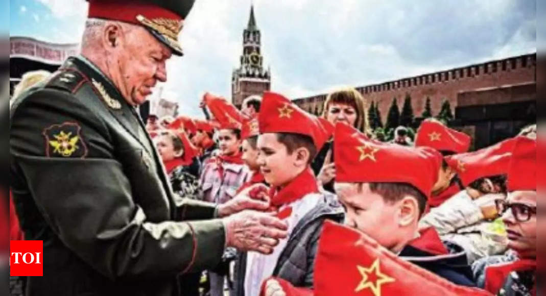 Dans les écoles russes, c’est réciter votre ABC et « aimez votre armée »