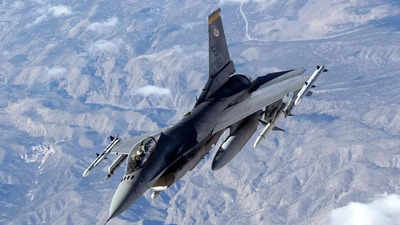 Jet fighters chase small plane in Washington area before it