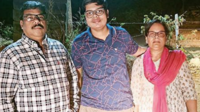 Teen skips own berth to have food with parents, escapes crash
