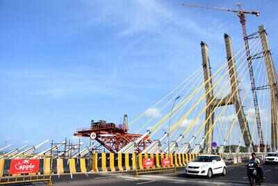 Installation of last segment of 2nd phase of new Zuari bridge in July