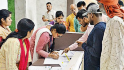 Counsellors lend an ear to distressed kin