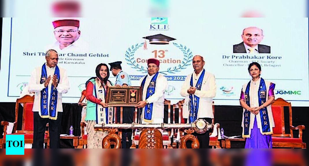 Kaher Convocation: Girls Bag 19 Of 23 Gold | Hubballi News - Times of India