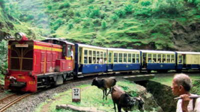 95 tourists on Matheran to Neral toy train have narrow escape in ghat section