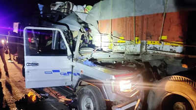Karnataka accident: 5 killed, 13 injured as cruiser rams into lorry in Yadgir