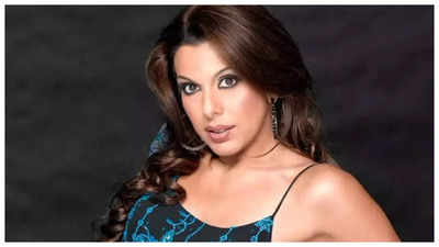 Pooja Bedi recalls the time when she walked out of her marriage without a single penny