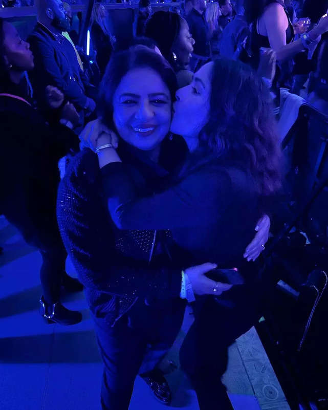 Priyanka Chopra and her mother attend Beyoncé's concert