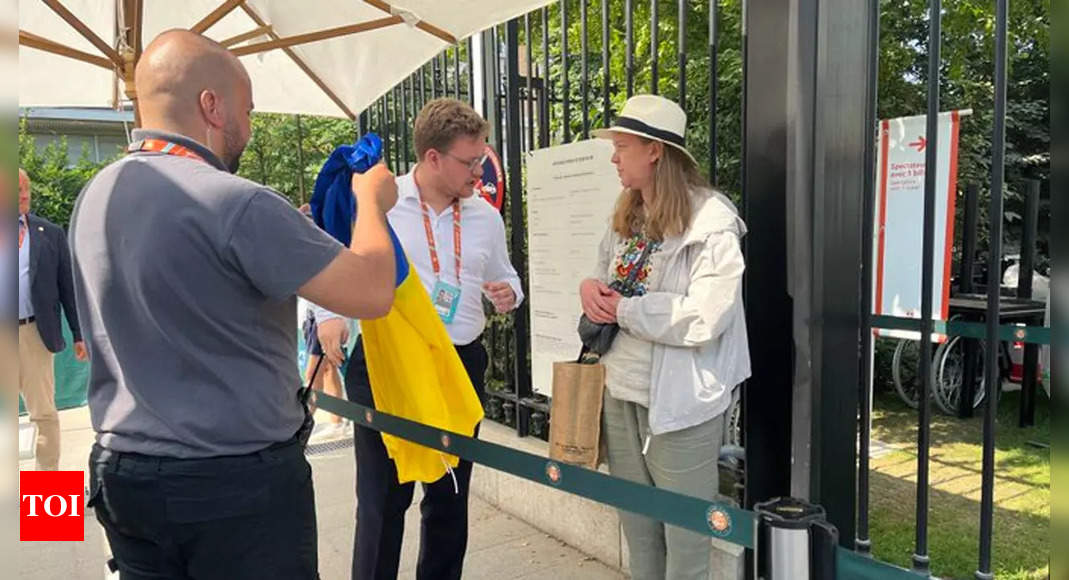 Ukrainian spectator has oversized flag cut in two at French Open | Tennis News – Times of India