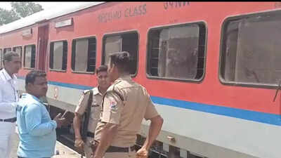 Panic after smoke inside general compartment of Sealdah Express near Kaushambi
