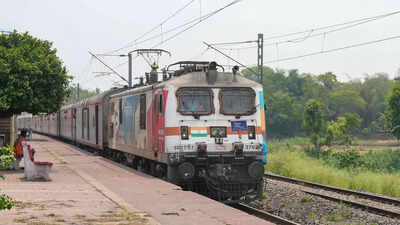 4 days after tragedy, Coromandel Express passes through accident site in Odisha