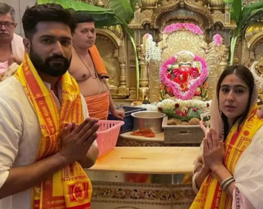 
Vicky Kaushal, Sara Ali Khan offer prayers at Siddhivinayak Temple in Mumbai
