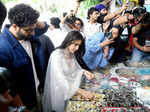 Vicky Kaushal & Sara Ali Khan go jhumka shopping at Delhi's Janpath market