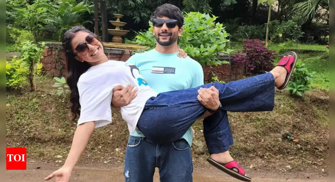 Sumbul Touqeer reacts to the ongoing tiff with Fahmaan Khan; says, ‘Hum badhiya hai, nothing like that’