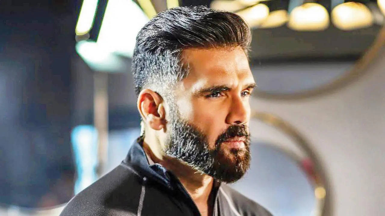 A first-look at Suniel Shetty in a negative role for Rajnikanth's film,  Darbar. Thoughts? : r/bollywood