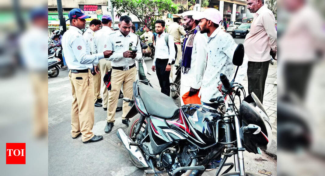 Rto: Rto Tells 150 Organizations To Make Helmets Compulsory | Nashik ...