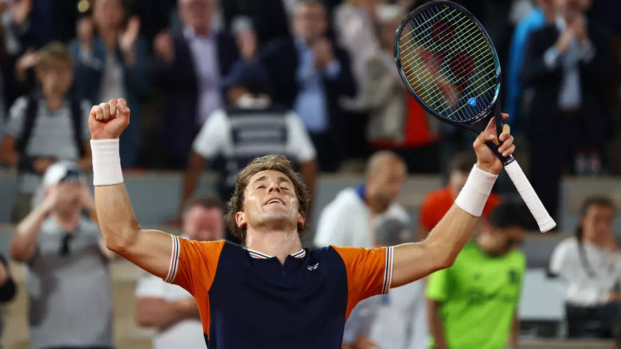 French Open 2023 Casper Ruud battles past Holger Rune to book last four spot Tennis News