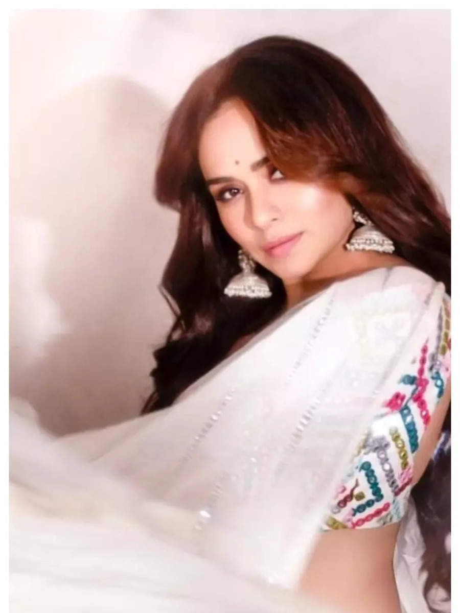 Times When Amruta Khanvilkar Looked Dream In White! | Times Of India