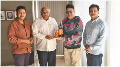 Gujarat CM Bhupendrabhai Patel lauds the team ‘Adipurush’ for making it as 'Har Bhartiya Ki Film' ; see pics