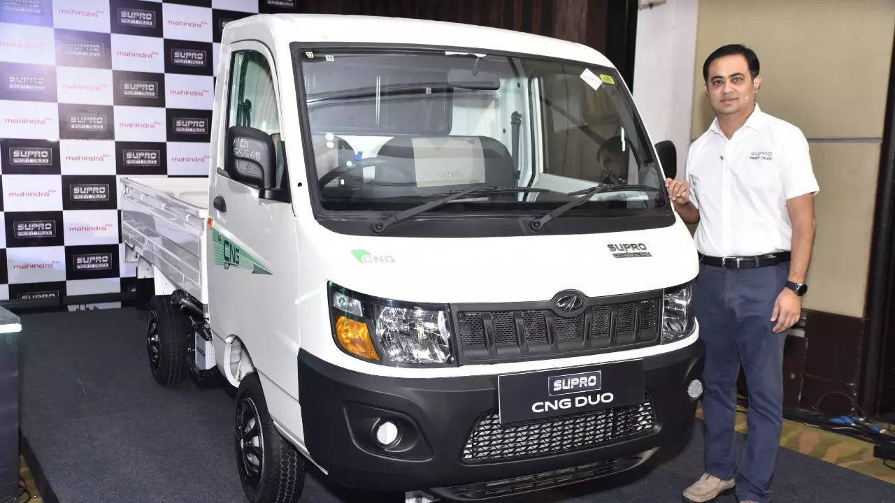 Mahindra supro best sale van price