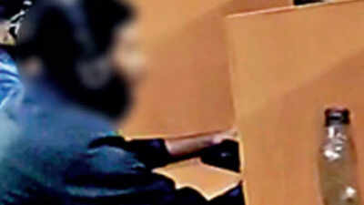8 booked for duping American, Canadian business houses through fake call centre in Mumbai