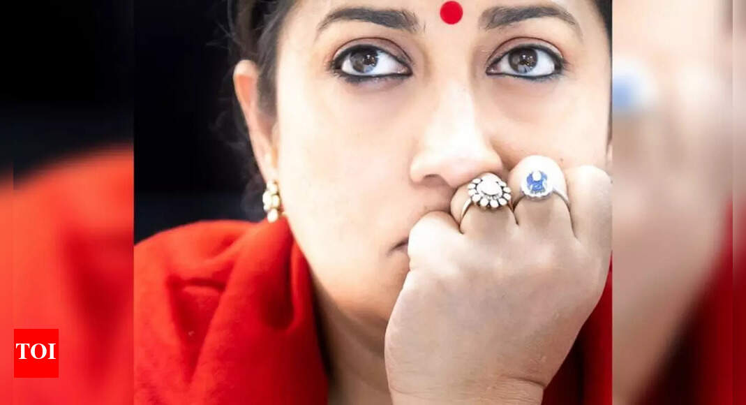 Meme Alert Smriti Irani's reaction to people who ask 'Aapka Friday