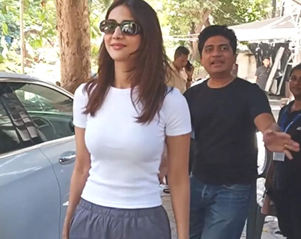 
Vaani Kapoor sports chic casuals as she gets papped in Bandra
