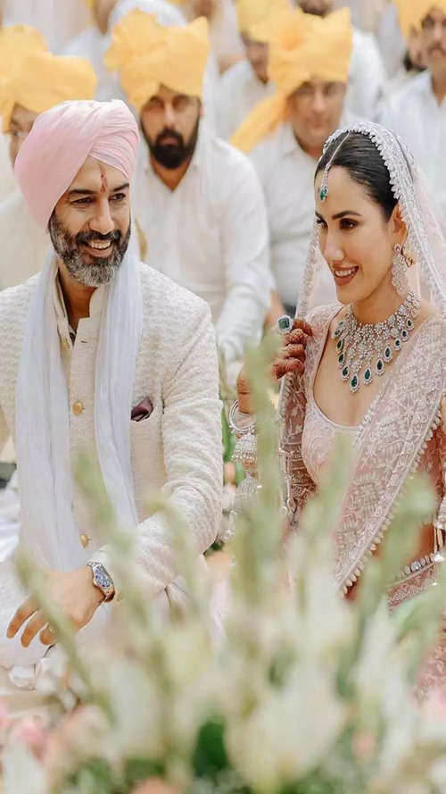 Nusrat Jahan radiates serenity in white chikankari salwar suit
